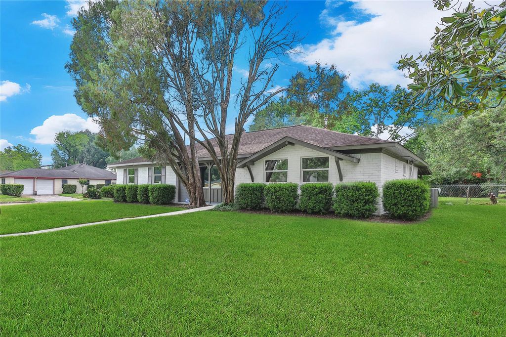 Photo of 5703 Oakham Street, Houston, TX 77085 (MLS # 7866480)