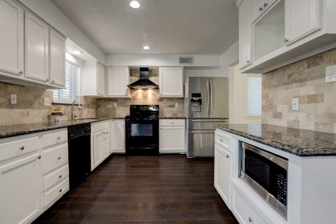Photo of 121 Misty Brook Lane, League City, TX 77573 (MLS # 83659864)