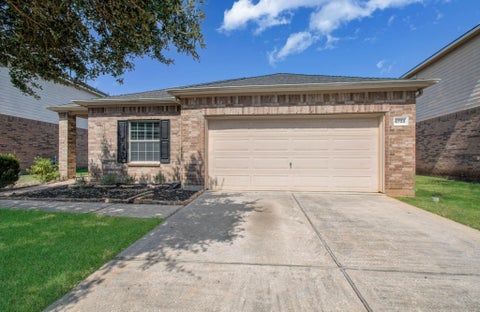 Photo of 6702 Castle Terrace Ct CT, Spring, TX 77379 (MLS # 2106541)