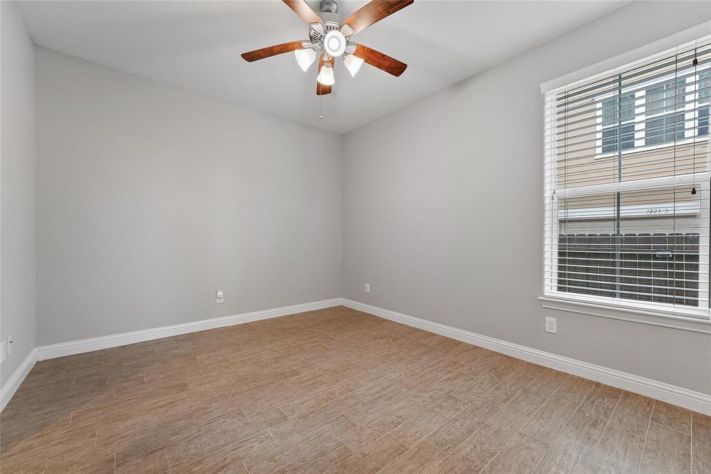 Photo of 1221 W 19th Street #B, Houston, TX 77008 (MLS # 67595096)