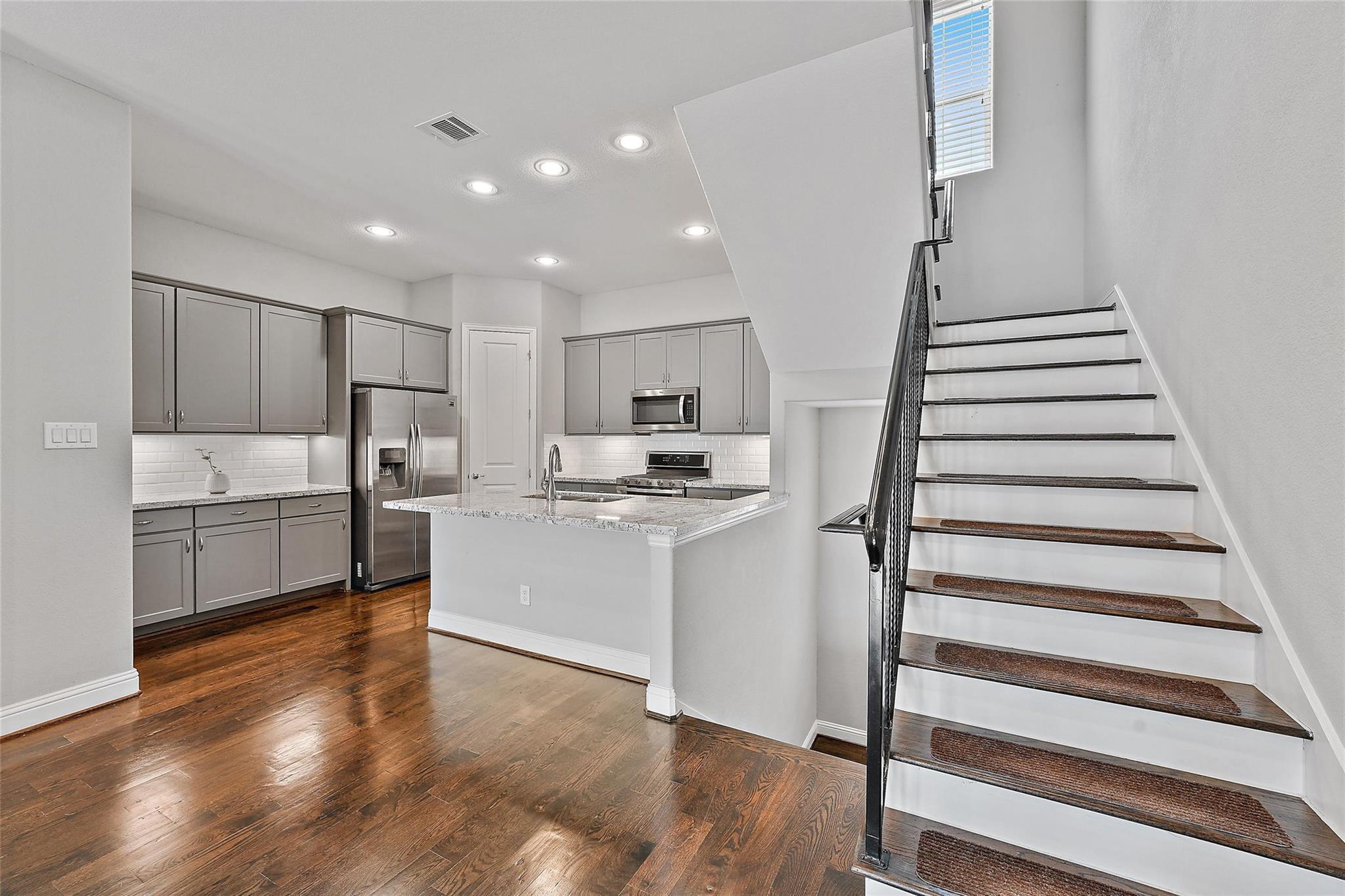 1221 W 19th Street B