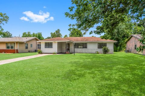Photo of 7280 Click Drive, Beaumont, TX 77708 (MLS # 82385980)