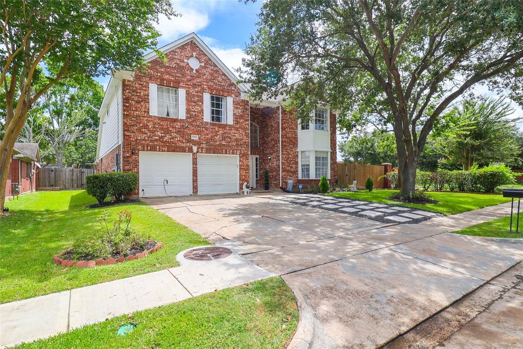 Photo of 11731 Cobblestone Point Drive, Sugar Land, TX 77498 (MLS # 66327361)
