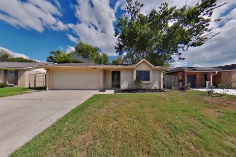 Photo of 12119 Fawnway Drive, Houston, TX 77048 (MLS # 62682702)