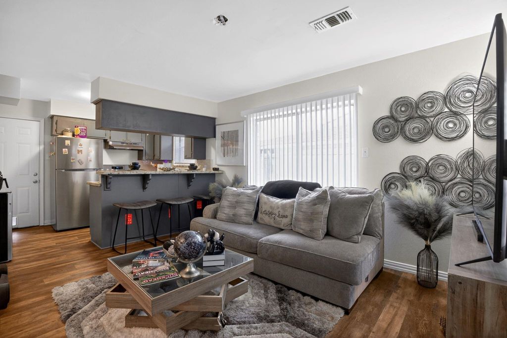 Photo of 910 Mcleary Street, Houston, TX 77020 (MLS # 84984030)