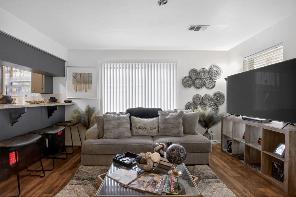 Photo of 910 Mcleary Street, Houston, TX 77020 (MLS # 84984030)