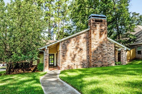 Photo of 422 River Oaks Drive, Huntsville, TX 77340 (MLS # 85729488)