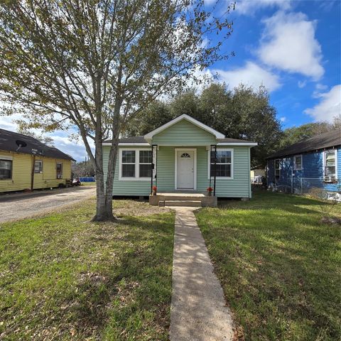 Photo of 1003 Merchant Street, El Campo, TX 77437 (MLS # 43754688)