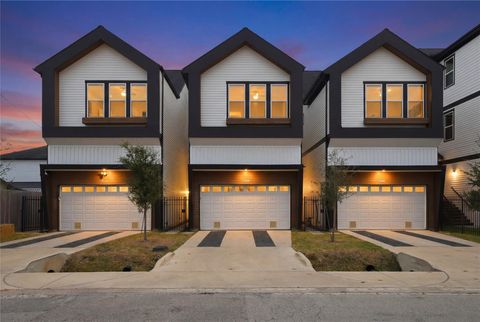 Photo of 2108 Beall Street, Houston, TX 77008 (MLS # 81083045)