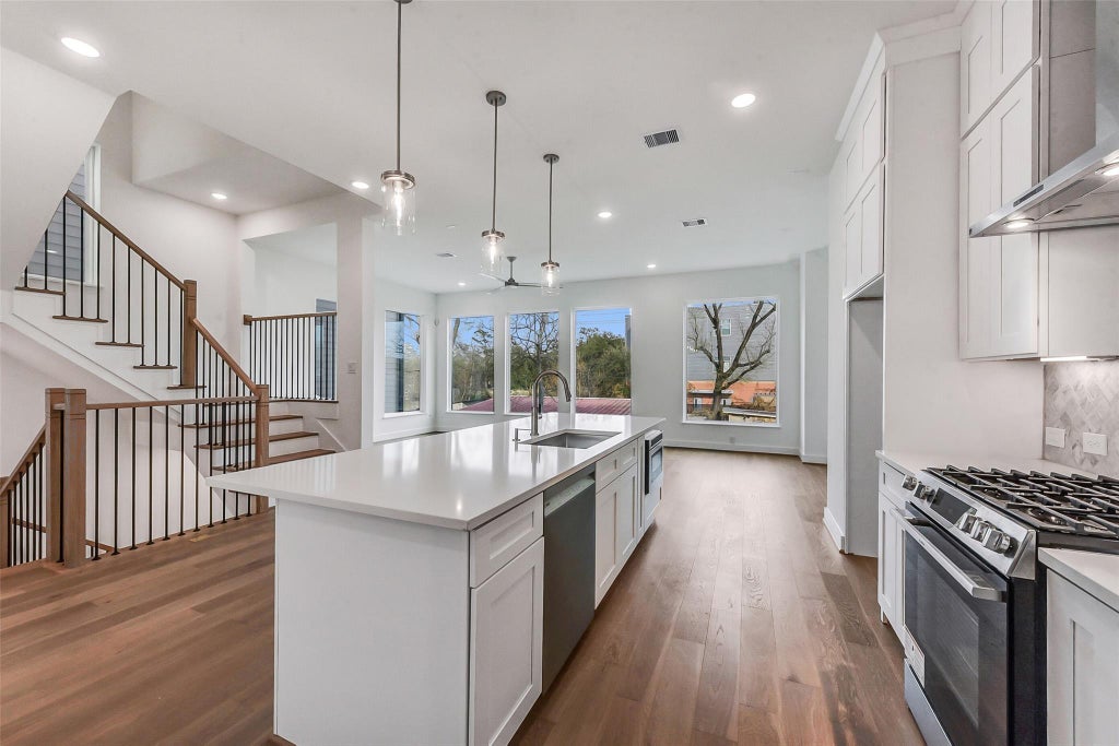 Photo of 806 Fisher Street #A, Houston, TX 77018 (MLS # 87308602)