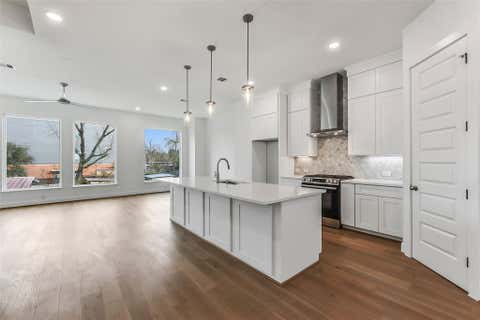 Photo of 806 Fisher Street #A, Houston, TX 77018 (MLS # 87308602)