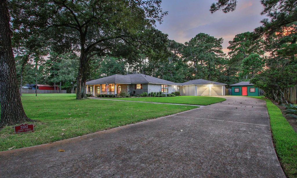 Photo of 2102 Candy Street, Pinehurst, TX 77362 (MLS # 18091401)