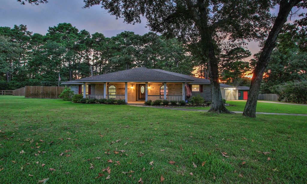 Photo of 2102 Candy Street, Pinehurst, TX 77362 (MLS # 18091401)