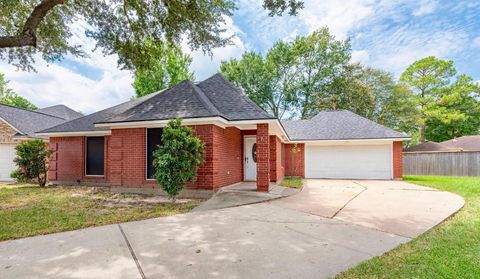 Photo of 415 Kensington Court, Pasadena, TX 77502 (MLS # 21140193)