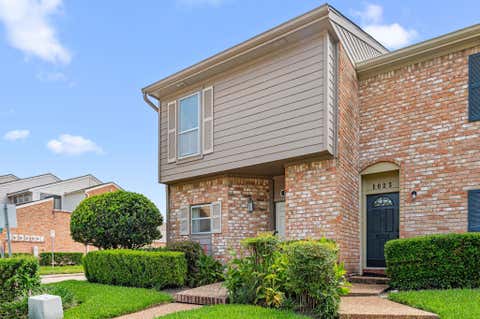 Photo of 1021 Fountain View Drive, Houston, TX 77057 (MLS # 52638052)