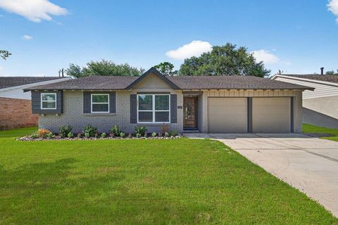 Photo of 5727 Cartagena Street, Houston, TX 77035 (MLS # 54603385)