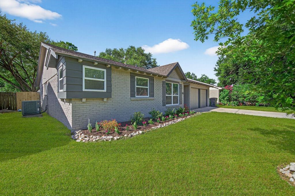 Photo of 5727 Cartagena Street, Houston, TX 77035 (MLS # 54603385)