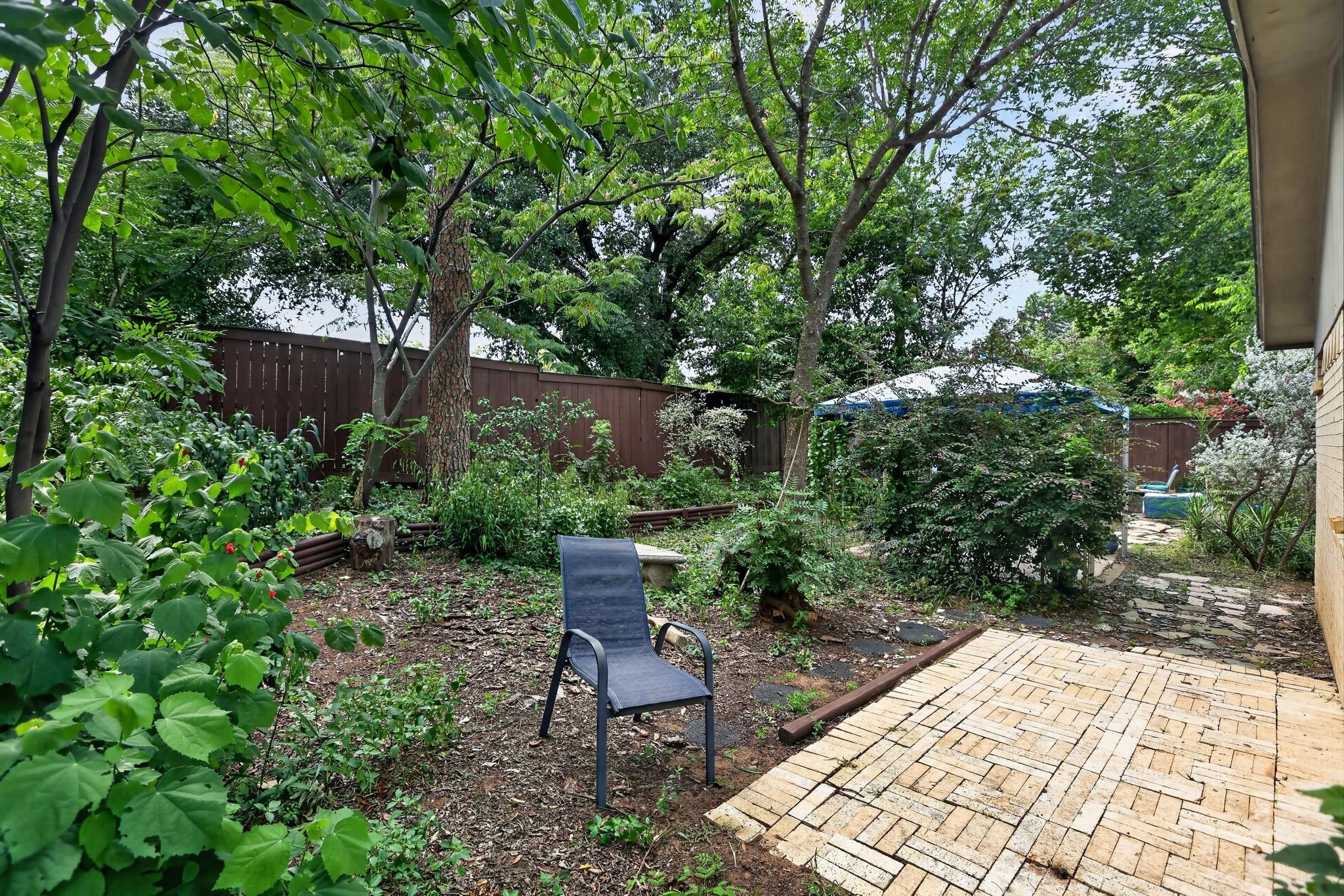 915 Oak Cliff Drive