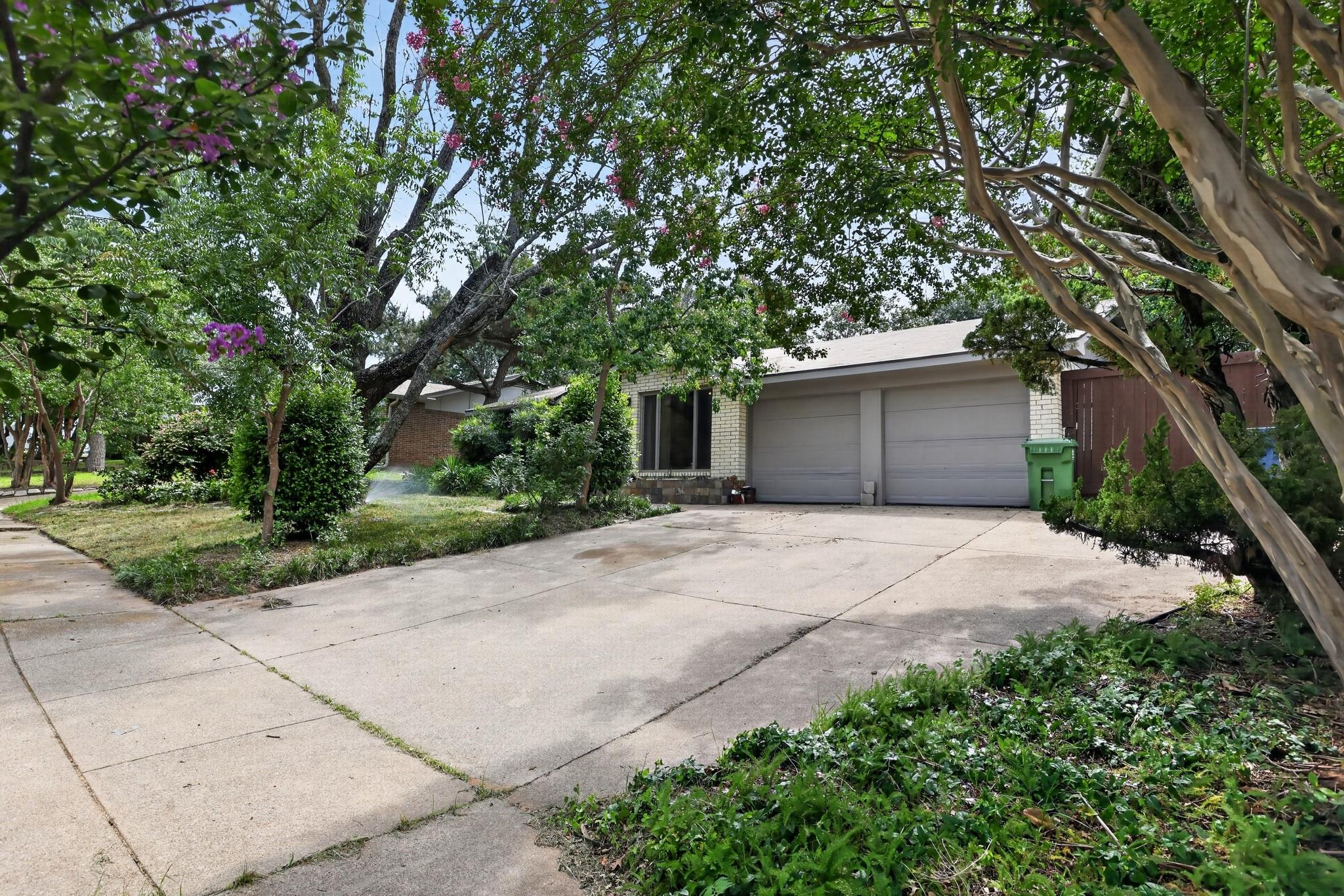 915 Oak Cliff Drive