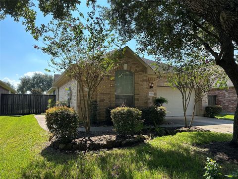 Photo of 1306 Modena Drive, Pearland, TX 77581 (MLS # 33138207)