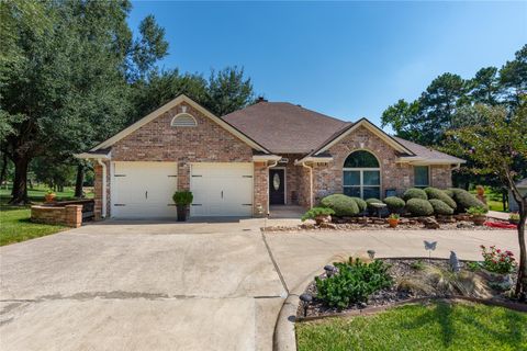 Photo of 618 Hillcrest Circle, Huntsville, TX 77340 (MLS # 59728851)