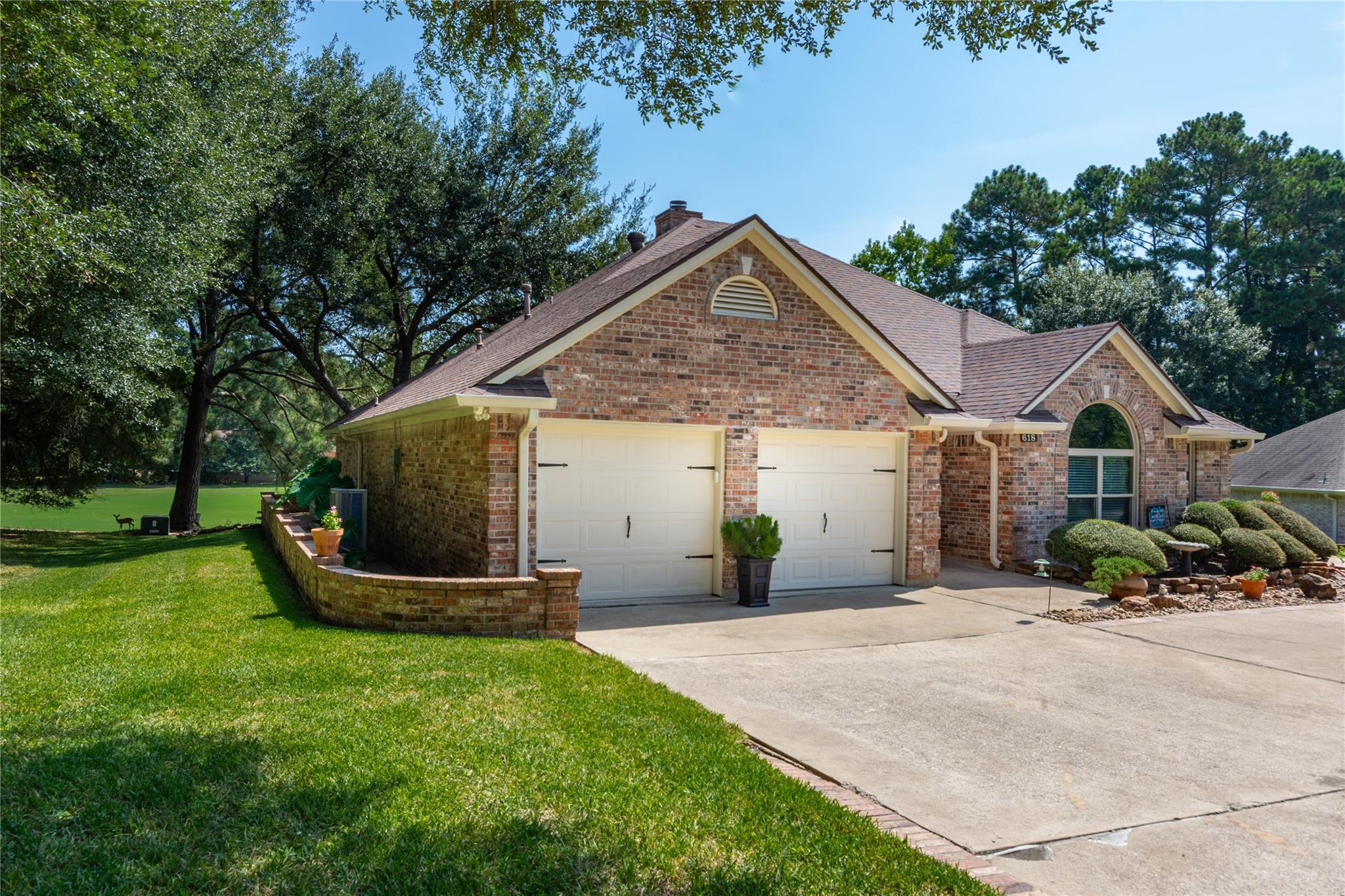 618 Hillcrest Circle