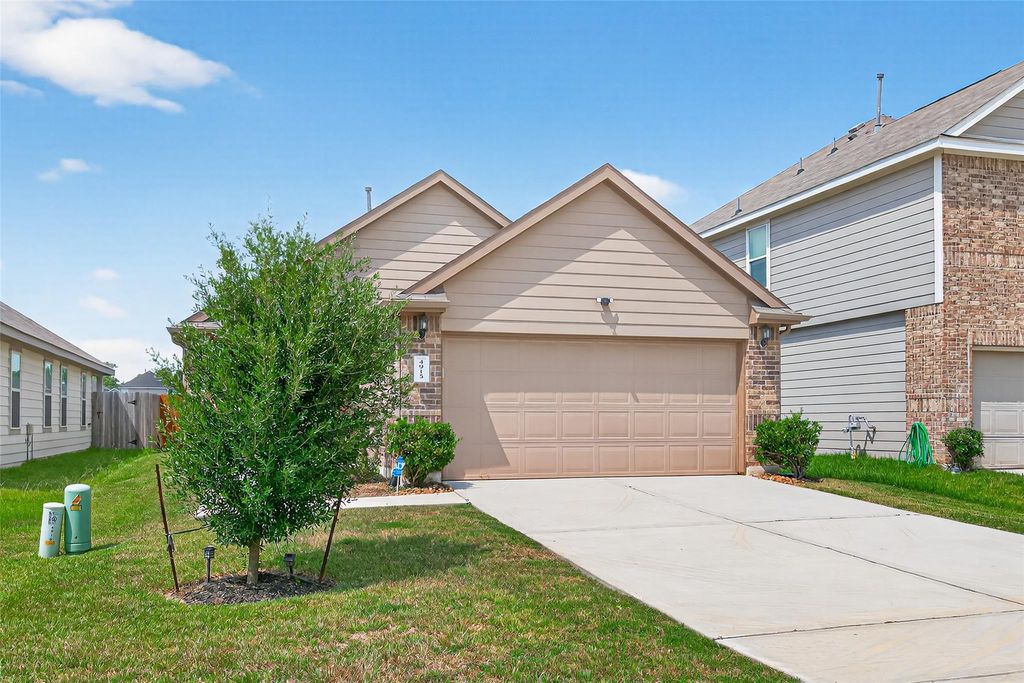 Photo of 4915 Purple Wisteria Lane, Spring, TX 77373 (MLS # 31920519)