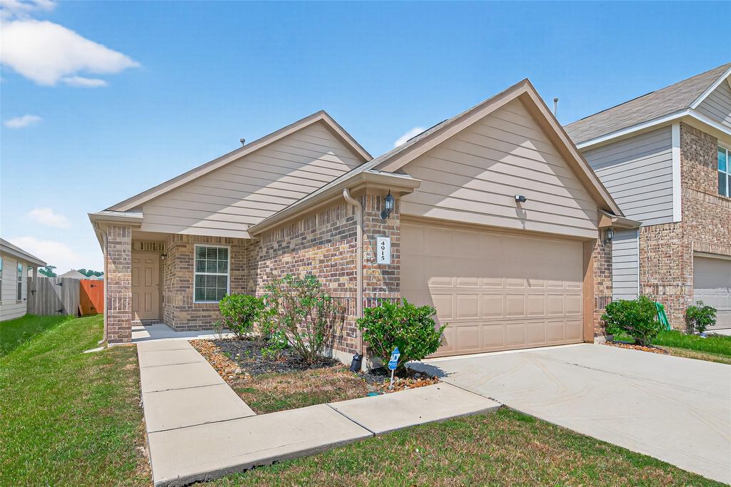 Photo of 4915 Purple Wisteria Lane, Spring, TX 77373 (MLS # 31920519)