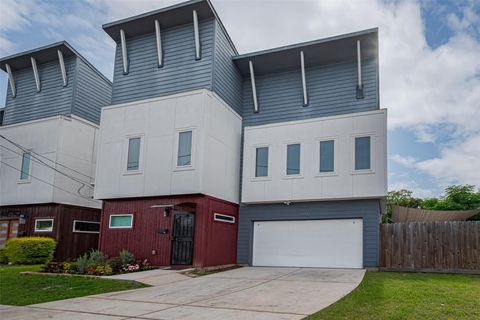 Photo of 1902 Dan Street, Houston, TX 77020 (MLS # 18641831)