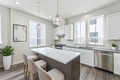 Photo of 2708 Grand Fountains Drive #C, Houston, TX 77054 (MLS # 32057284)