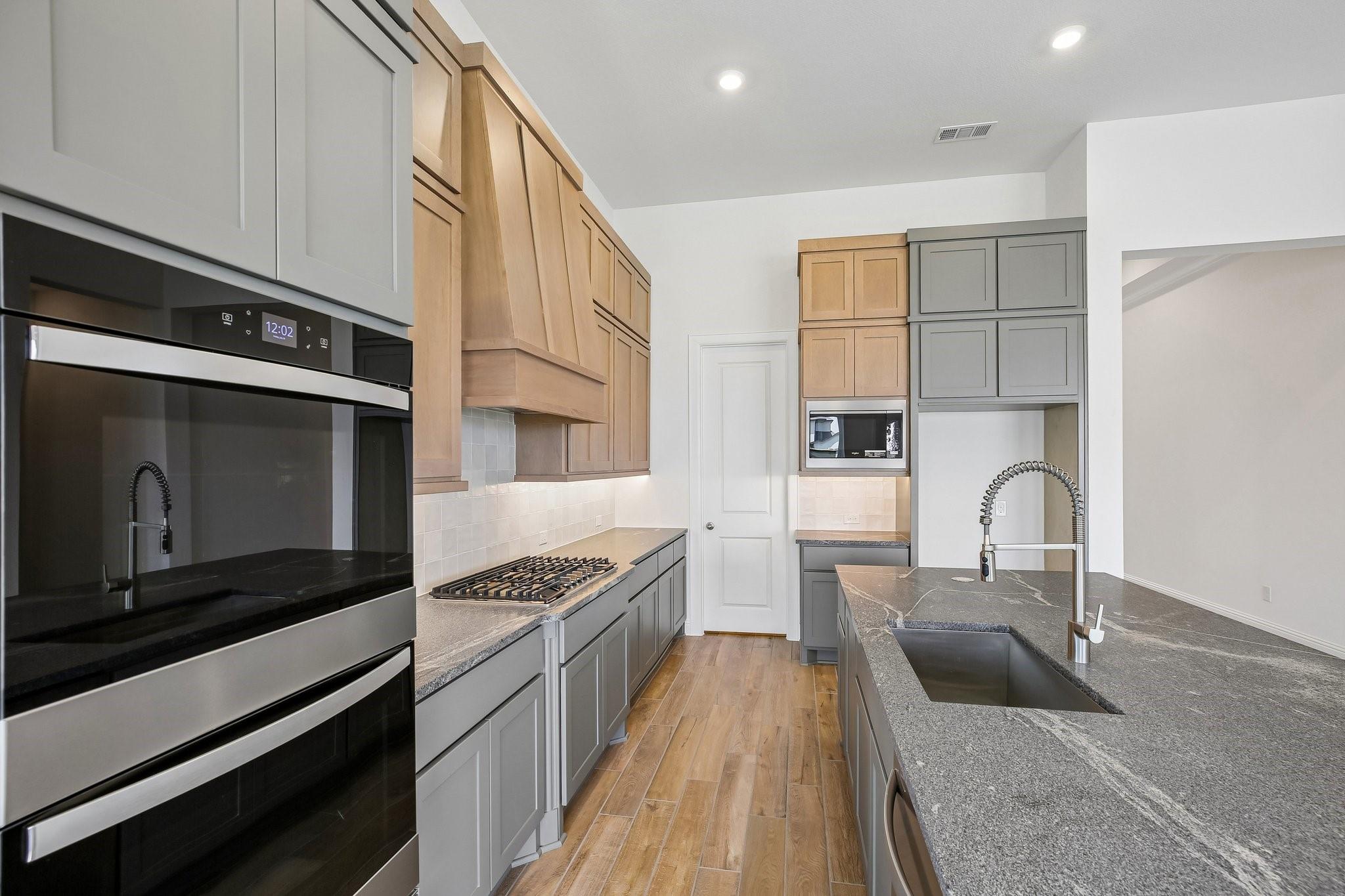 910 Hilltop View Lane
