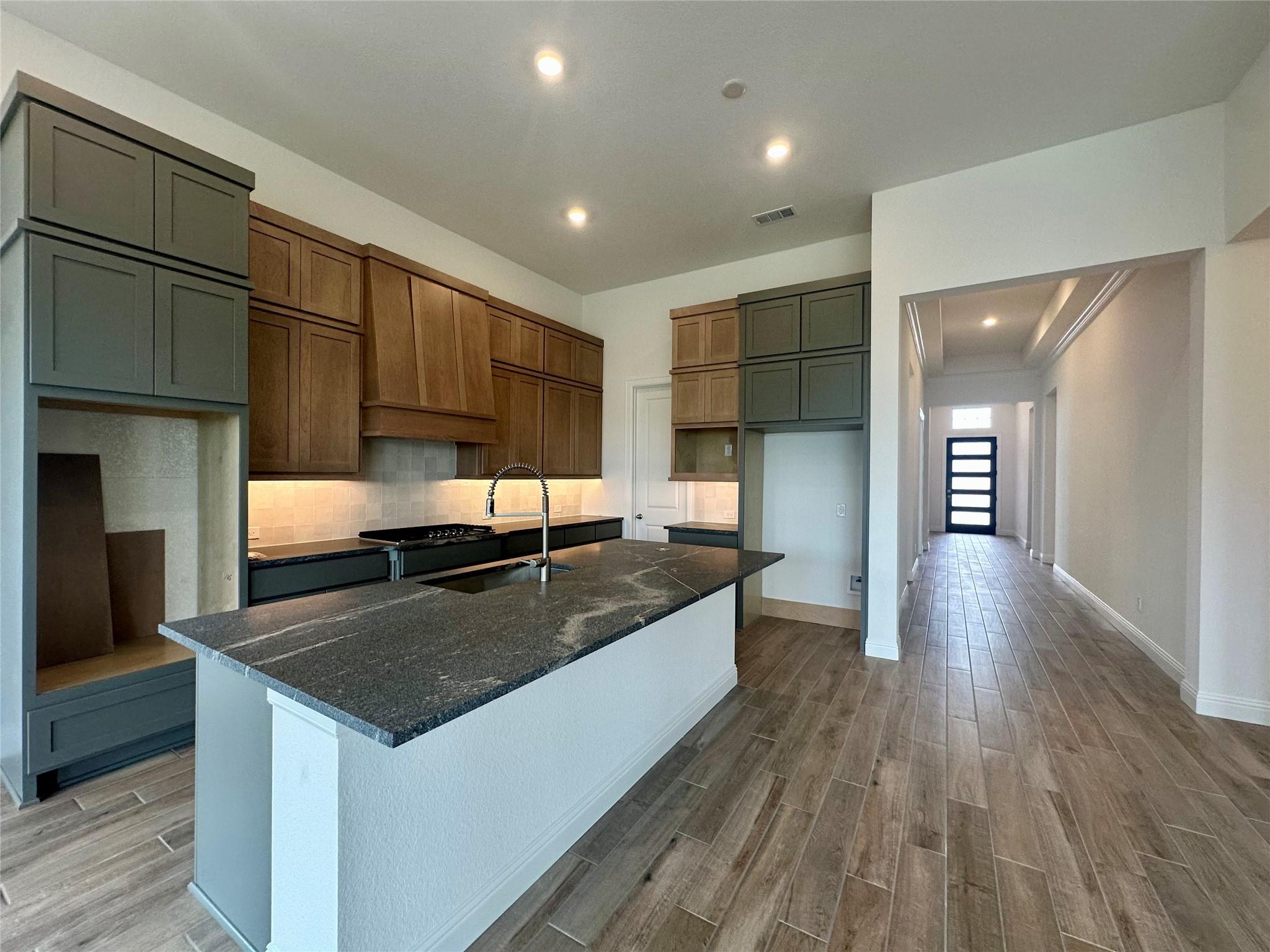 910 Hilltop View Lane