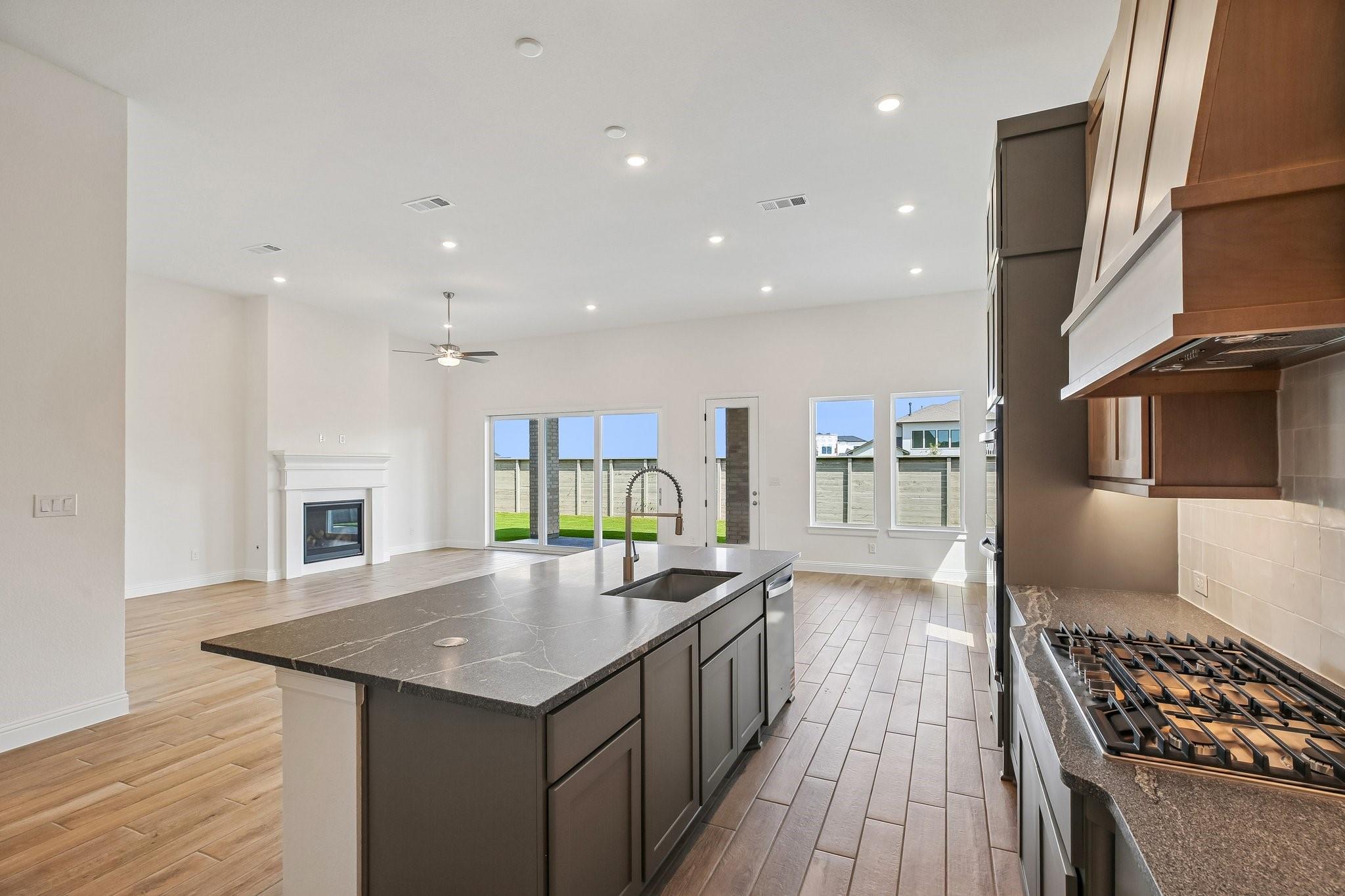910 Hilltop View Lane