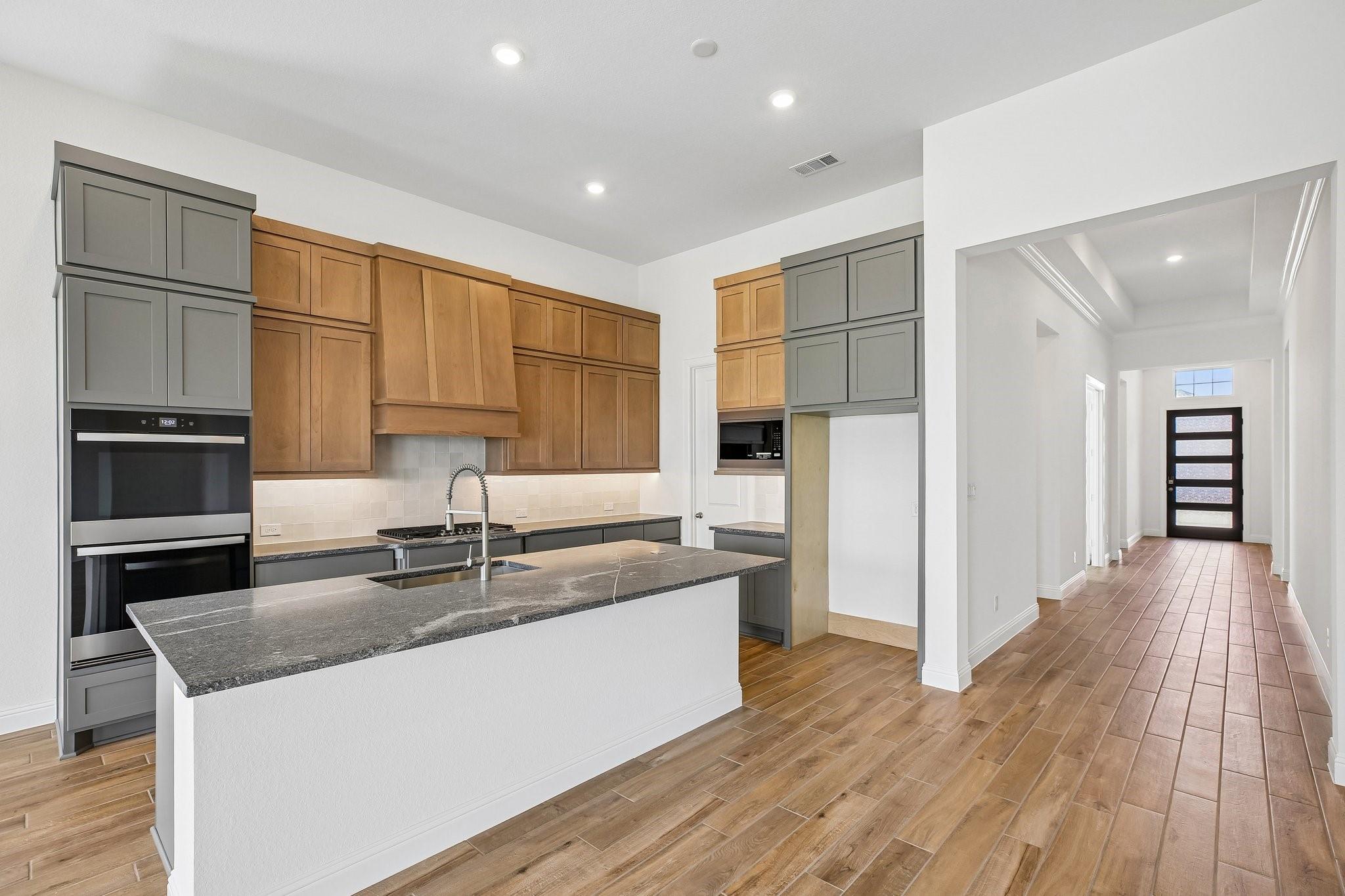 910 Hilltop View Lane
