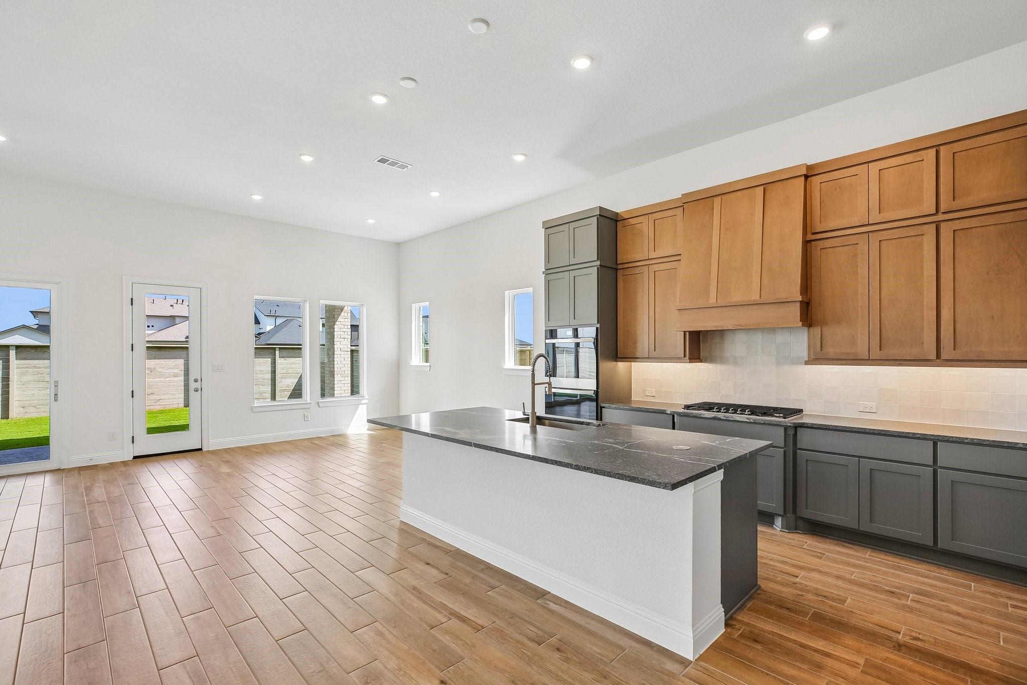 910 Hilltop View Lane