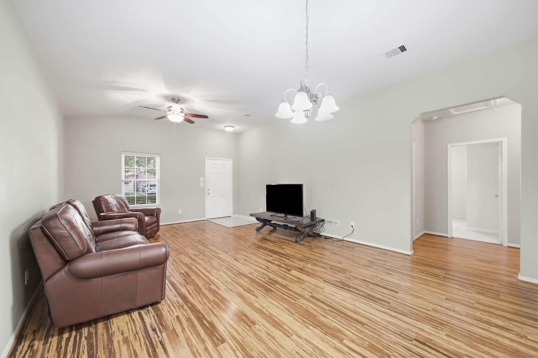 611 E Newport Bend