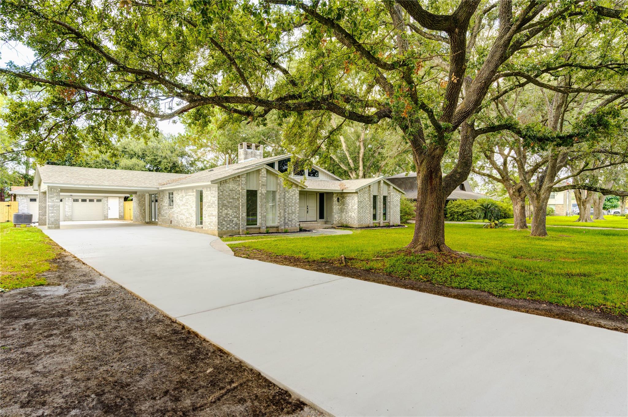 7821 Knob Hill Avenue