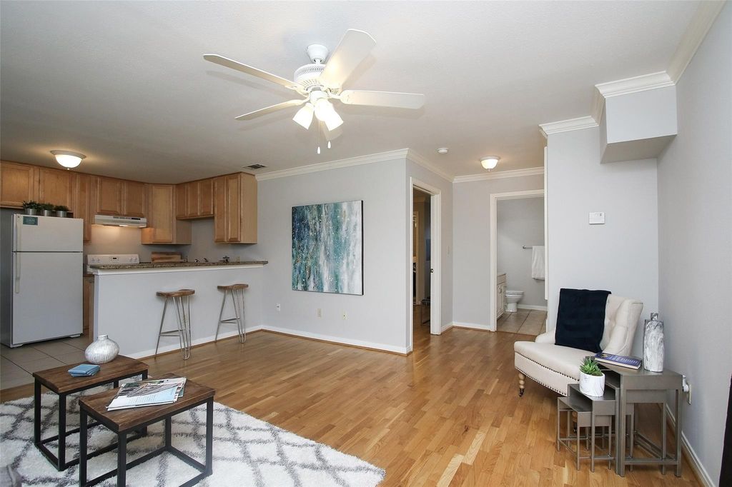 Photo of 1309 Welch Street #3, Houston, TX 77006 (MLS # 98306581)