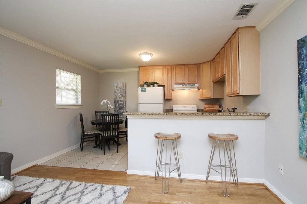 Photo of 1309 Welch Street #3, Houston, TX 77006 (MLS # 98306581)