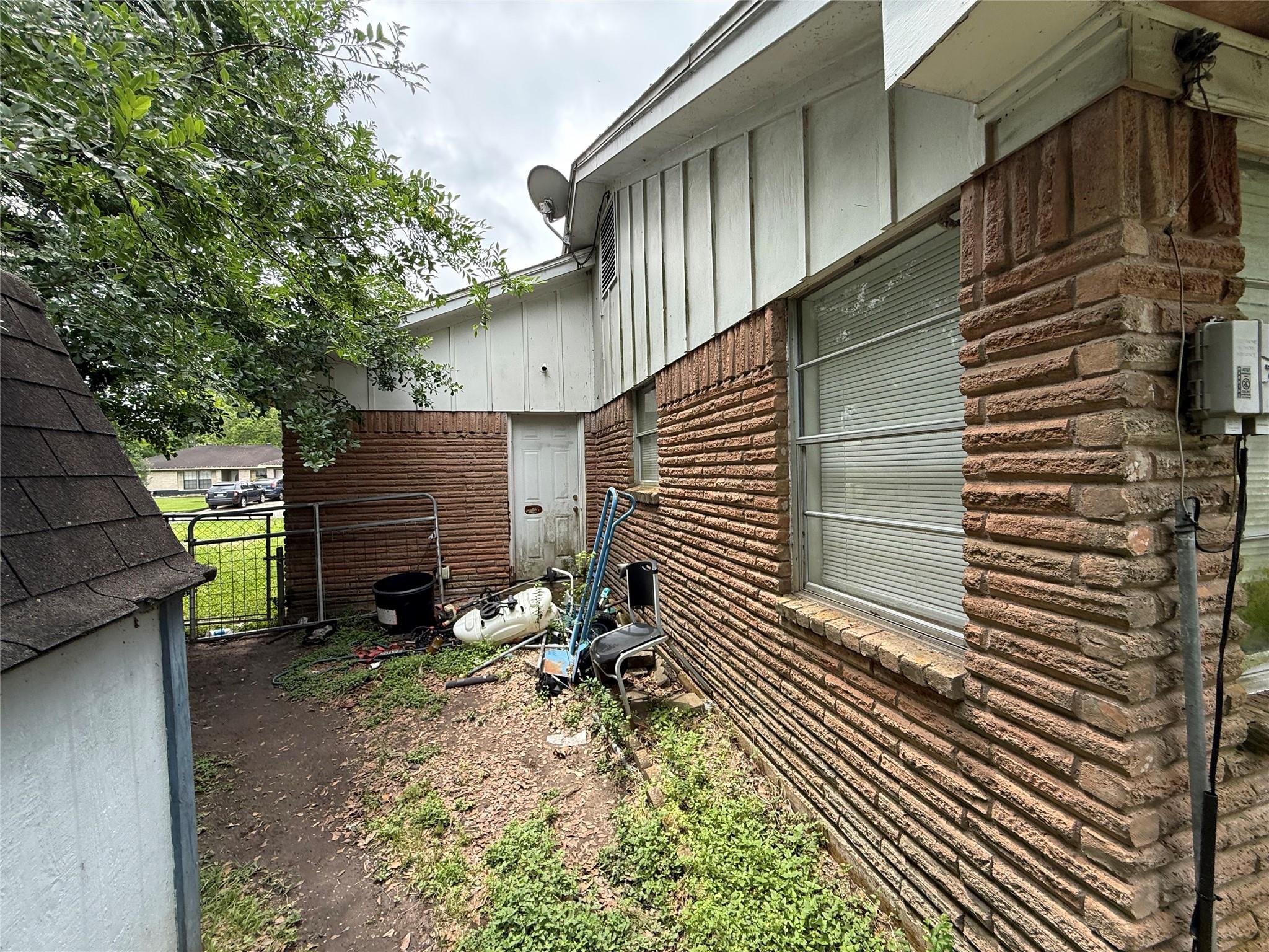 912 Midas Lane
