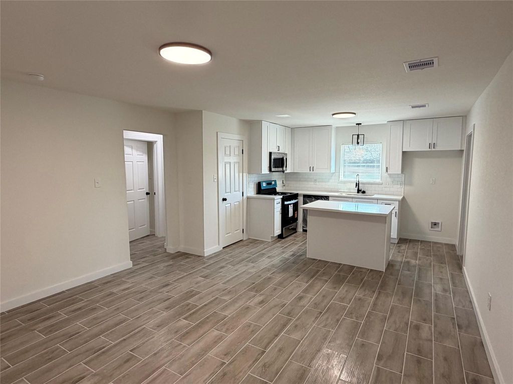 Photo of 5842 Beldart Street, Houston, TX 77033 (MLS # 19785622)