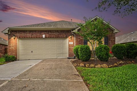Photo of 1407 Capri Place Lane, Pearland, TX 77581 (MLS # 58044425)