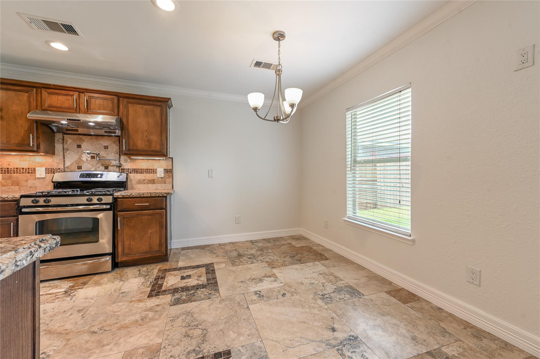 6327 Macquarie Drive