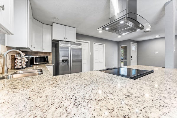 23135 BIRNAM WOOD BLVD, SPRING, TX 77373 - Image a3e7fcbceadae43d6422de1b71e3fe18/2258947305