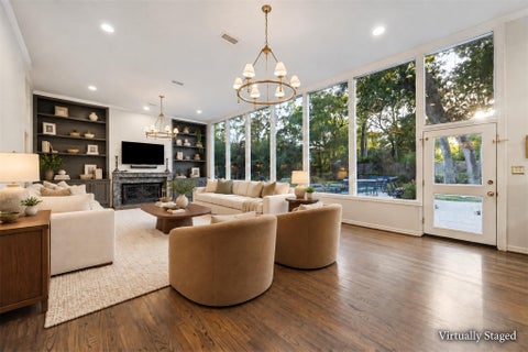 Photo of 14 Stonegate Drive, Houston, TX 77024 (MLS # 10277373)