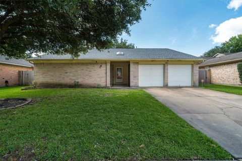 Photo of 16238 Brookford Drive, Houston, TX 77059 (MLS # 30193763)
