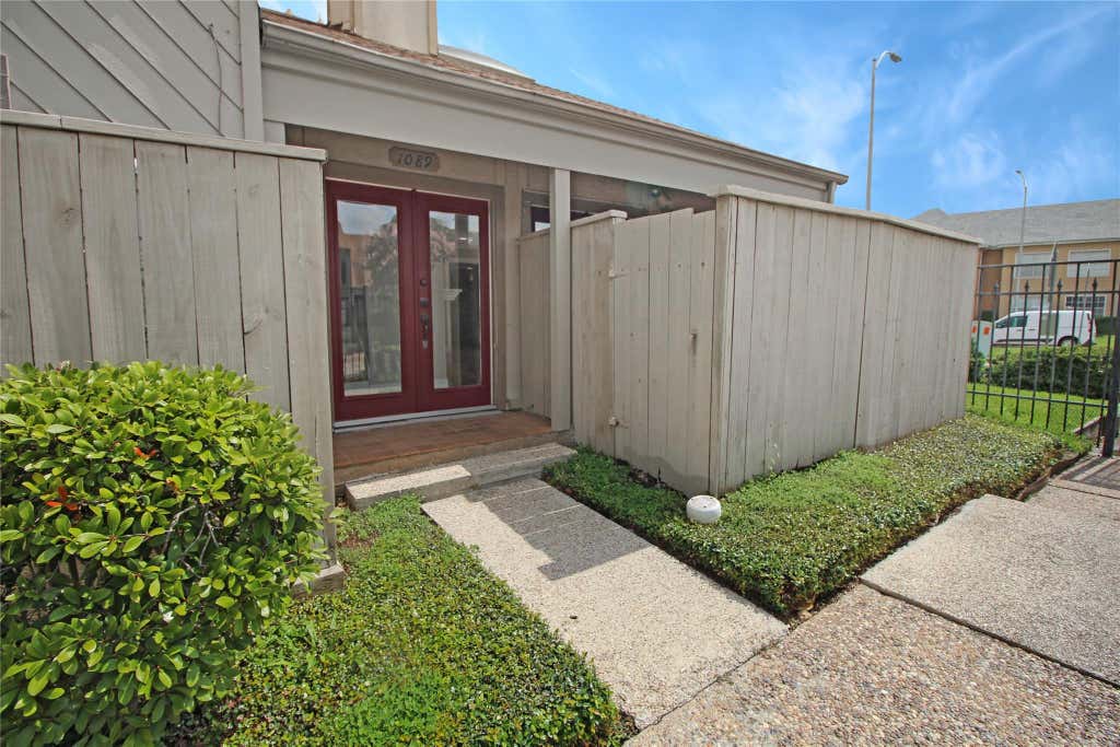 Photo of 1089 Country Place Drive, Houston, TX 77079 (MLS # 70400820)