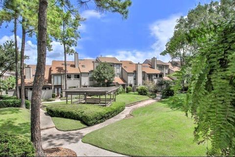 Photo of 1089 Country Place Drive, Houston, TX 77079 (MLS # 70400820)