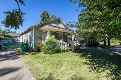 Tiny photo for 815 Arlington Street, Houston, TX 77007 (MLS # 42264079)