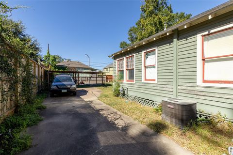 Tiny photo for 815 Arlington Street, Houston, TX 77007 (MLS # 42264079)